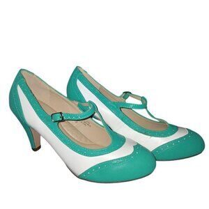 Vintage Cut-Out Pumps